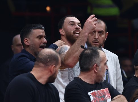 Απολογήθηκε ο Τζέιμς για το περιστατικό με τον διαιτητή: «Η συμπεριφορά μου έβλαψε την ομάδα» (pic)