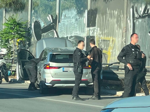 Αιματηρό επεισόδιο με πυροβολισμούς στην Πατησίων – Τρεις συλλήψεις μετά από καταδίωξη στον Κηφισό