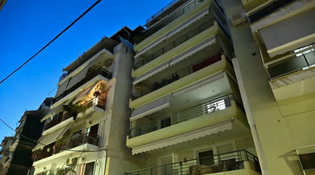 «Ήμουν στο μπάνιο», κατέθεσε ο σύντροφος της 24χρονης που έπεσε από τον 7ο όροφο πολυκατοικίας