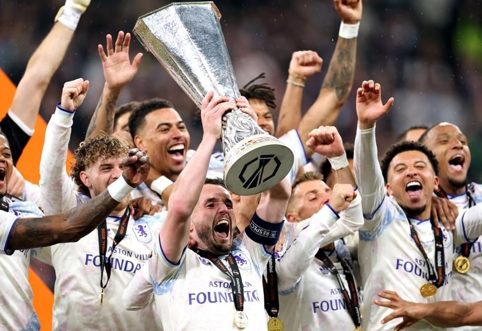 Η απονομή του Europa League στην Άστον Βίλα (vid)