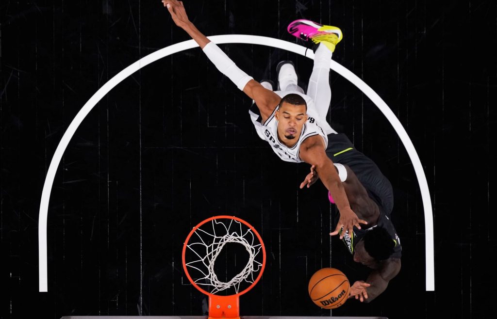 NBA: Ισοπεδωτικοί οι Σπερς στο Game 2 με τους Τίμπεργουλβς, έκαναν το 2-0 οι Νικς