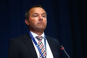 Αλλαγή στάσης από την ΕΠΟ: Τι γίνεται με παραμονή Λανουά και νέους πίνακες διαιτητών