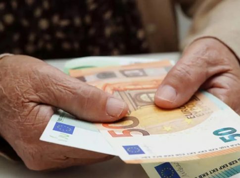Τρέξτε στα ΑΤΜ: Πότε μπαίνουν τα λεφτά του Ιουνίου