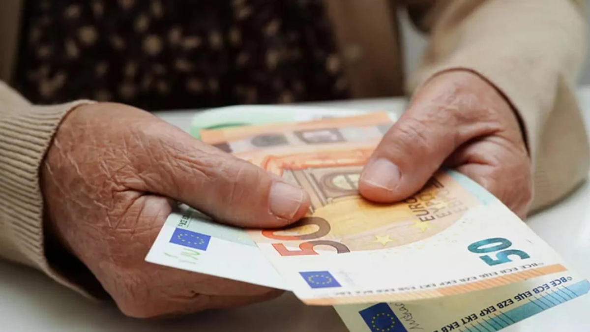 Τρέξτε στα ΑΤΜ: Πότε μπαίνουν τα λεφτά του Ιουνίου