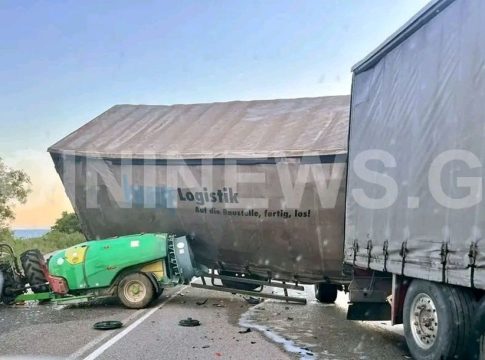 Καβάλα: Θανατηφόρο τροχαίο στην παραλιακή Εγνατία – Νταλίκα συγκρούστηκε με γεωργικό μηχάνημα