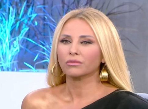 Γωγώ Μαστροκώστα: Η κουμπάρα της εύχεται «να κάνει ένα θαύμα ο Θεός γιατί της αξίζει»