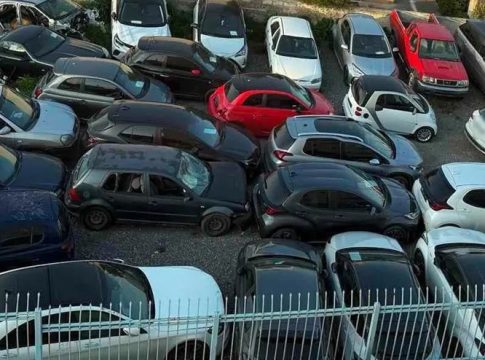 Πώς δρούσε η σπείρα που έκλεβε οχήματα, τα παραποιούσε και μεταπωλούσε – 1 εκατ. ευρώ τα κέρδη, 13 συλλήψεις