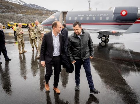Η Γροιλανδία θα επανδρωθεί από επαγγελματίες και νεοσύλλεκτους Δανούς
