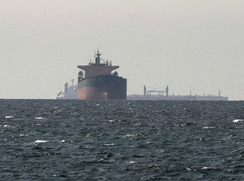 Το Ιράν προειδοποιεί κατά οποιασδήποτε διέλευσης από τα Στενά του Ορμούζ χωρίς την άδειά του