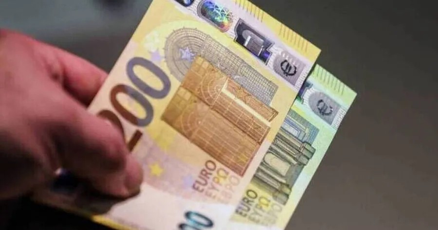 Ποιοι παίρνουν το επίδομα 300 ευρώ – Τα νέα κριτήρια