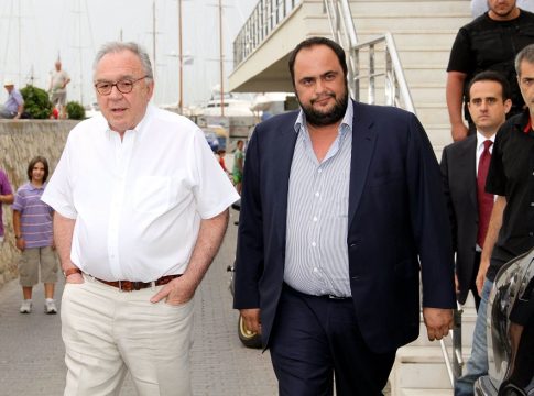 Ολυμπιακός: Ένα βαλσαμωμένο πουλί και η ιστορία μετά την φωτογραφία…