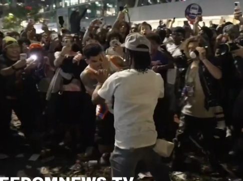 Σοκαριστικές εικόνες στη Νέα Υόρκη: Άγριες συγκρούσεις μεταξύ οπαδών των Νικς (vids)