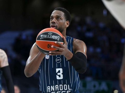 Παραμένει στην Αναντολού Εφές ο Λόιντ για ακόμη 2 χρόνια