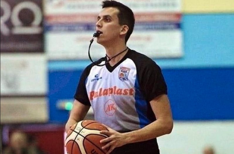 Κουκουλοφόροι βρέθηκαν στο σπίτι του διαιτητή Τσιμπούρη στη Μεσσήνη – Έβαψαν τοίχους και έγραψαν συνθήματα!