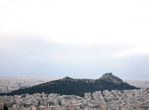 Η Αθήνα στις 10 πιο τουριστικά πυκνοκατοικημένες πόλεις του κόσμου – 10,2 εκατ. επισκέπτες το 2025