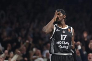 «Ο Ολυμπιακός θέλει να πληρώσει το buyout και να φέρει τον Μπόνγκα στην Ελλάδα»