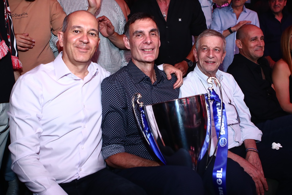 Η παρακάμερα του Ολυμπιακού στο γλέντι μετά τη κατάκτηση του πρωταθλήματος (vid)