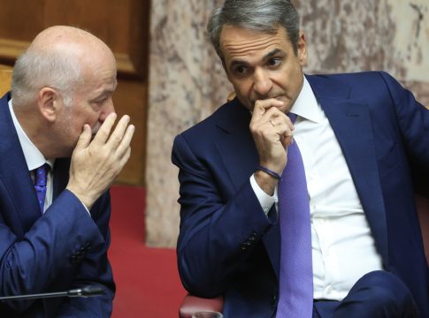 Υποκλοπές: Μετά τον «Νίξον» του Μαξίμου, ο Ντίλιαν έβαλε στο «κάδρο» και τον Φλωρίδη – Θύελλα αντιδράσεων από τα κόμματα