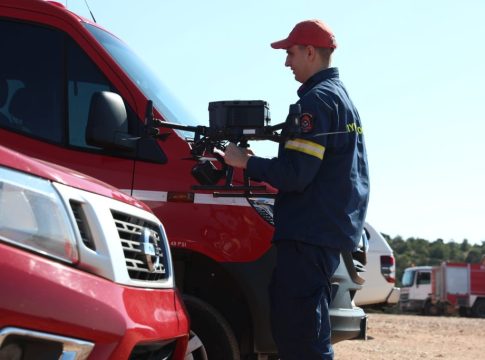 Ασπρόπυργος: Φωτιά σε εξέλιξη – Ενισχύθηκαν οι πυροσβεστικές δυνάμεις, συνδράμουν 5 ελικόπτερα (vid)