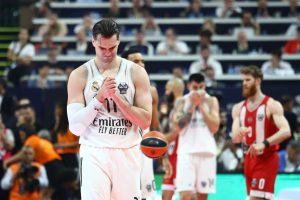 «Αβέβαιο το μέλλον του Χεζόνια στη Ρεάλ»: Η αλλαγή ατζέντη, o «φευγάτος» Σκαριόλο και ο Ολυμπιακός (vids)