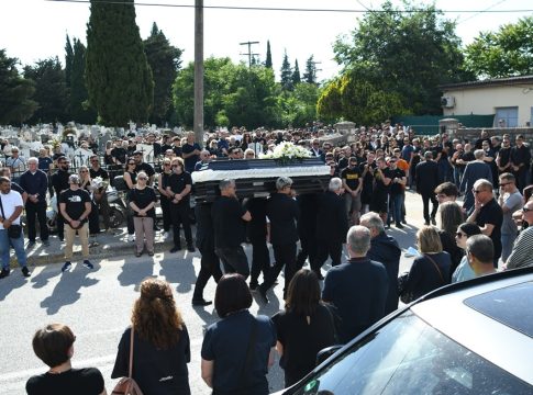 Σε «βαρύ» κλίμα το τελευταίο «αντίο» στον Μάριο Οικονόμου (pics)