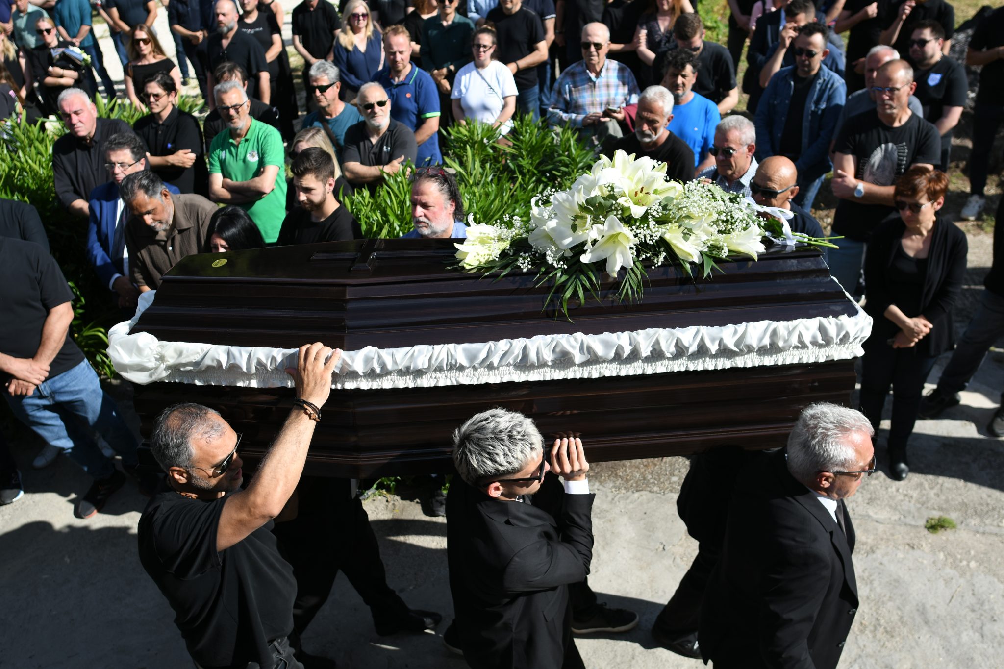 Σε κλίμα οδύνης πραγματοποιήθηκε την Τρίτη (2/6) στα Ιωάννινα η κηδεία του 33χρονου παλαίμαχου ποδοσφαιριστή, Μάριου Οικονόμου.
