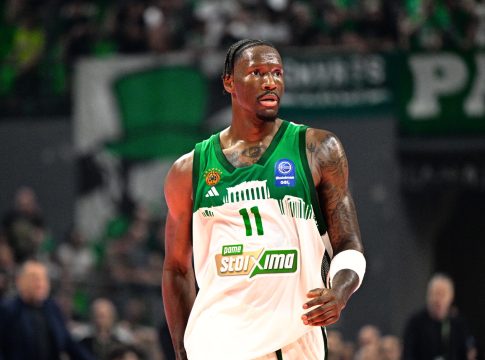 Ξεκίνησε το Game 2 με άστοχο τρίποντο ο Χέιζ-Ντέιβις  – Χειροκρότημα από τον κόσμο (vid)