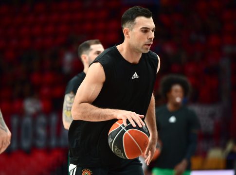 Δοκιμάζει το πόδι του ο Σλούκας (vid)