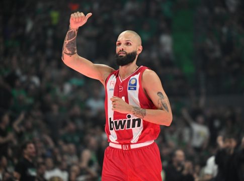 Παναθηναϊκός – Ολυμπιακός: Το τρομερό buzzer beater του Φουρνιέ από μεγάλη απόσταση (vid)