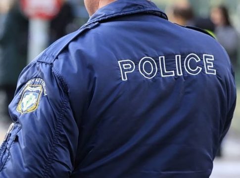 Συνελήφθη αξιωματικός της ΕΛ.ΑΣ. μετά από καταγγελία για ξυλοδαρμό κρατουμένου σε Αστυνομικό Τμήμα