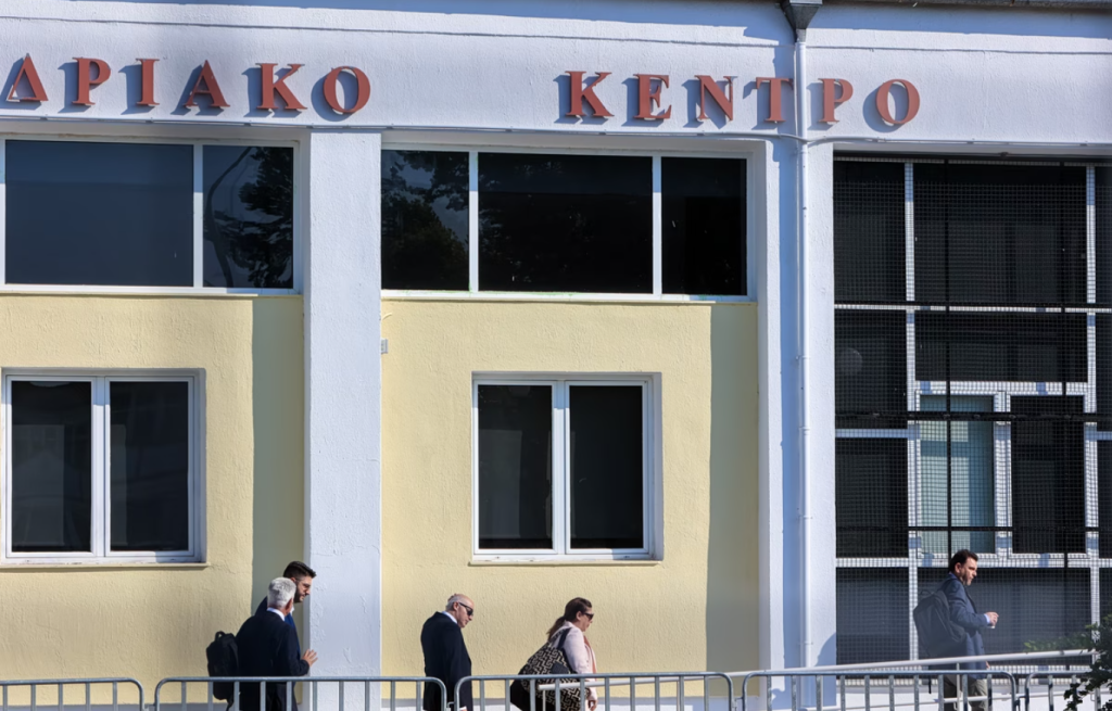 Δίκη για τα Τέμπη: «Το δικαστήριο δεν επηρεάζεται από μια δήλωση πρωθυπουργού ή υπουργού», απάντησε η πρόεδρος σε συγγενή θύματος