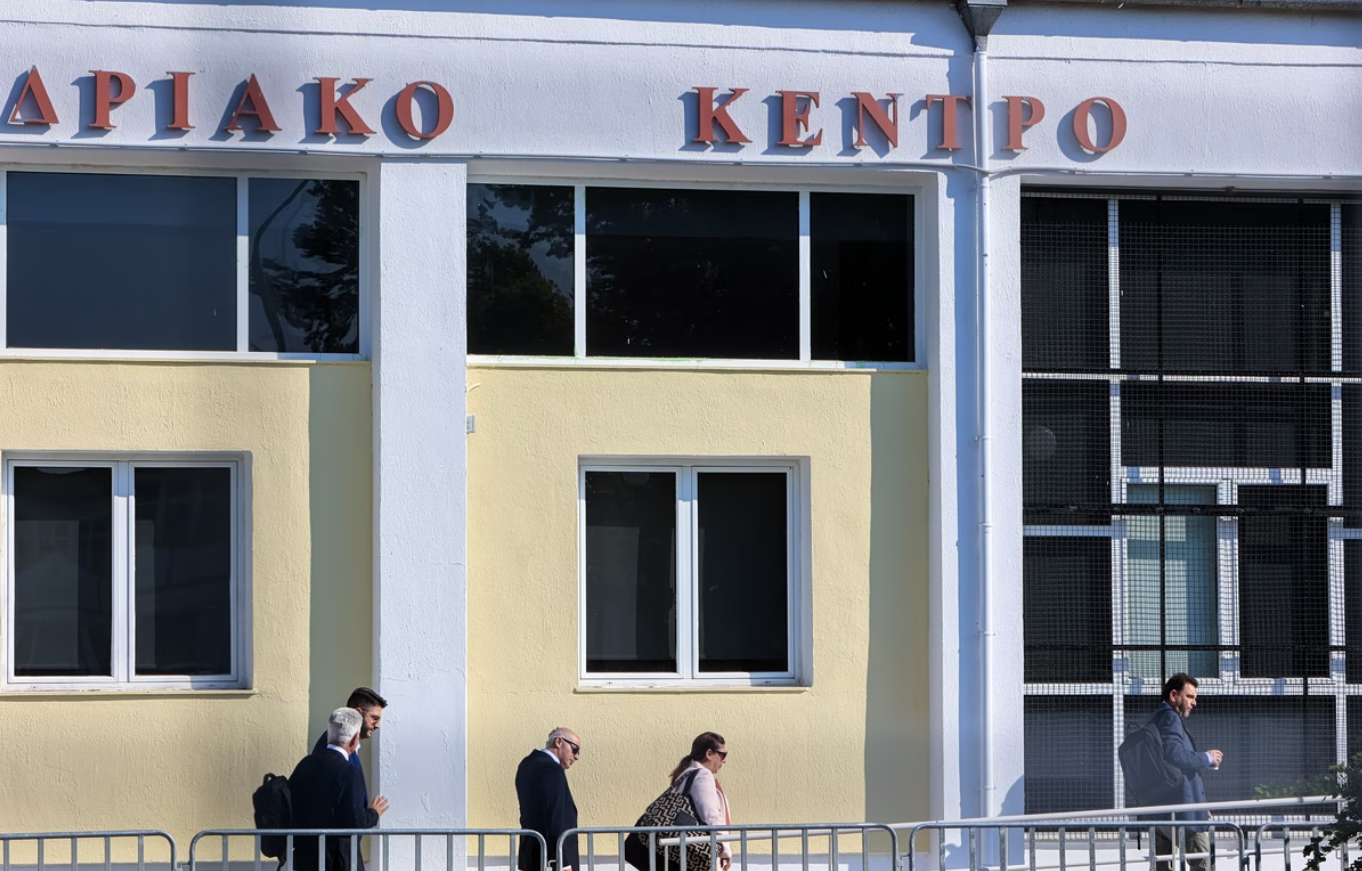 Δίκη για τα Τέμπη: «Το δικαστήριο δεν επηρεάζεται από μια δήλωση πρωθυπουργού ή υπουργού», απάντησε η πρόεδρος σε συγγενή θύματος
