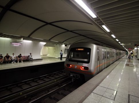 Αποπνικτική ατμόσφαιρα στα ΜΜΜ με προβληματικό ή ανύπαρκτο κλιματισμό