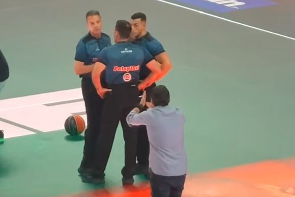 Στο glass floor ο Δημήτρης Γιαννακόπουλος: «Πέρασε τη γραμμή- Αν συμβεί ξανά θα το διακόψω» (pics)
