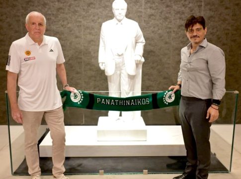 Το στιγμιότυπο του Ομπράντοβιτς με τον Γιαννακόπουλο μπροστά στο άγαλμα του Παύλου Γιαννακόπουλου (pic)