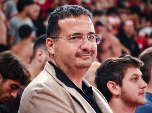 Δεν γίνονται αυτά: Ο Γιανάι κάνει δώρο στους παίκτες της Χάποελ ρολόι αξίας 50 χιλιάδων για να μείνουν στο Ισραήλ (pic)