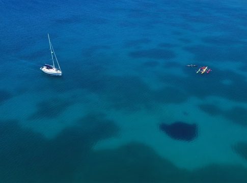 Πεντακάθαρα τα νερά της Ελλάδας: 2η στην Ευρώπη σε ποιότητα κολύμβησης