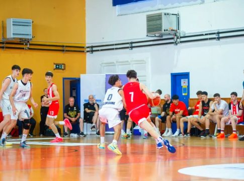 Πρωταθλητής ο Ολυμπιακός με ρεσιτάλ Σπανούλη (84-74)