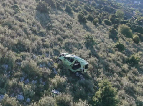 Ιωάννινα: Ι.Χ. έπεσε σε γκρεμό 20 μέτρων στους Λιγκιάδες – Απεγκλωβίστηκε τραυματισμένος ο οδηγός