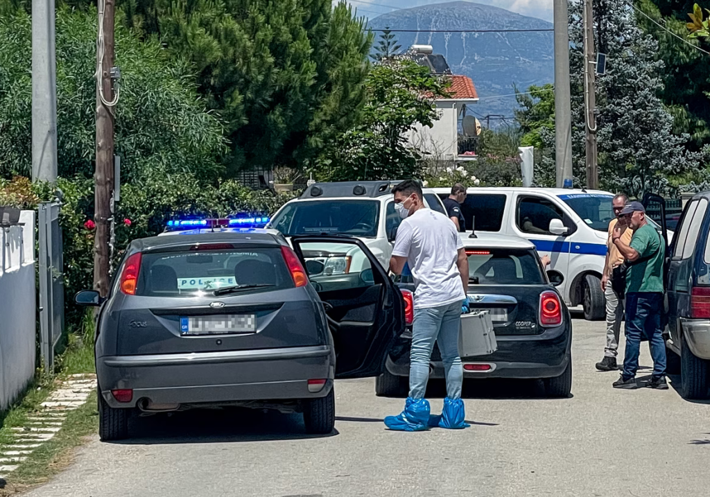 Αίγιο: Χωρίς αποτύπωμα το μαχαίρι του διπλού φονικού – Τι έδειξαν τα εγκληματολογικά εργαστήρια