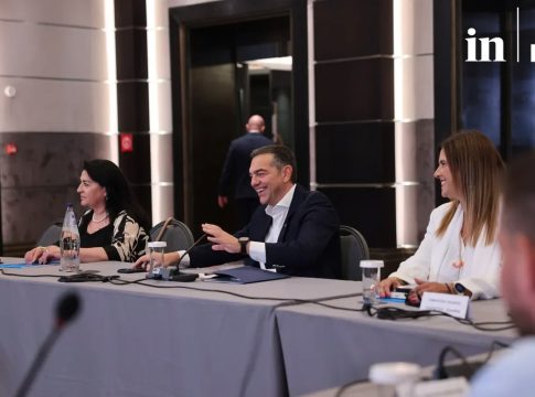 Τσίπρας: «Να αμφισβητήσουμε το στερεότυπο «όλοι ίδιοι είναι» – «Ο κόσμος περιμένει από εσάς λόγο καθαρό, ειλικρινή και συγκεκριμένο»