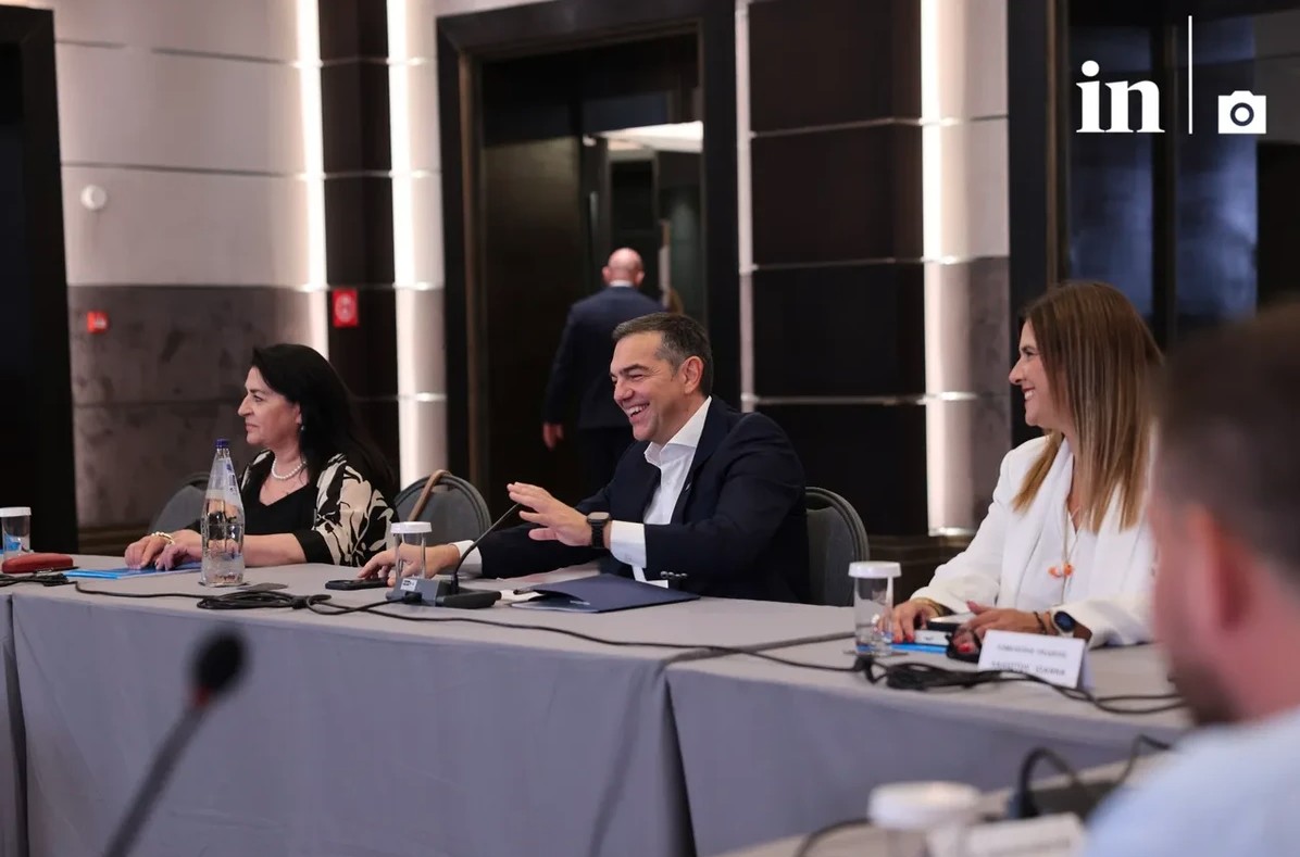 Τσίπρας: «Να αμφισβητήσουμε το στερεότυπο «όλοι ίδιοι είναι» – «Ο κόσμος περιμένει από εσάς λόγο καθαρό, ειλικρινή και συγκεκριμένο»