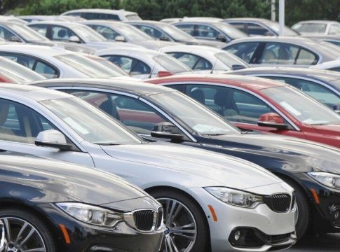 Ξεγελάει δεκάδες πολίτες εδώ και χρόνια: Απατεώνας έμπορος ΙΧ – Τι λένε τα θύματα που αγόρασαν αμάξια «φαντάσματα»
