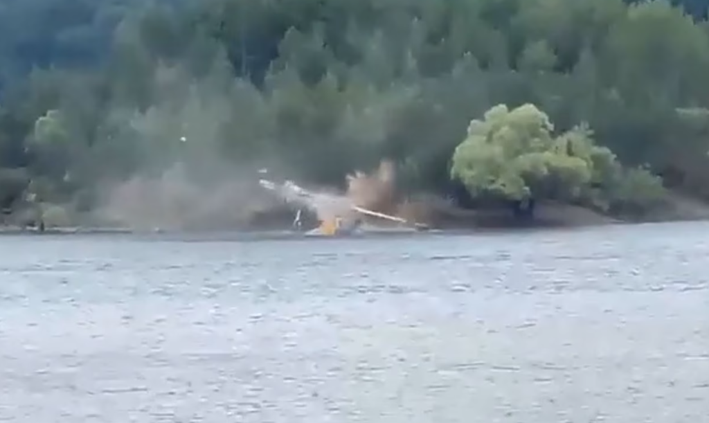 Όλο το συγκλονιστικό βίντεο, καρέ – καρέ, με την πτώση του ελικοπτέρου στη λίμνη του Αώου