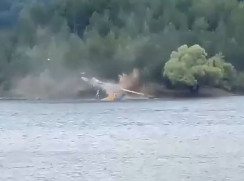 Όλο το συγκλονιστικό βίντεο, καρέ – καρέ, με την πτώση του ελικοπτέρου στη λίμνη του Αώου