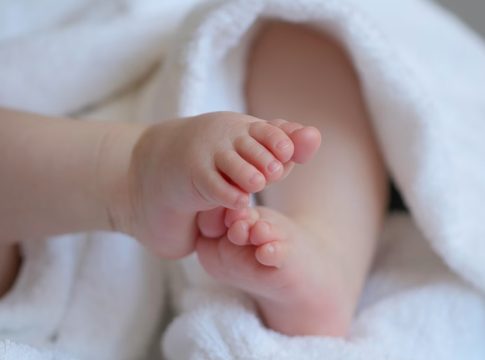 Γαλλία: Μωρό 18 μηνών πέθανε στα επείγοντα – Βρέθηκε μέσα σε αυτοκίνητο εν μέσω καύσωνα