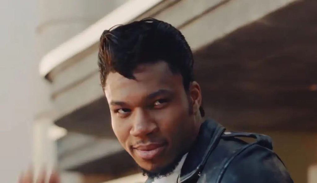 Ο Αντετοκούνμπο σε ρόλο Τραβόλτα στο… remake του Grease (vid)