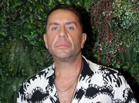 Μαζωνάκης: Ανησυχία μετά τη φωτογραφία με τα σημάδια στο πρόσωπο