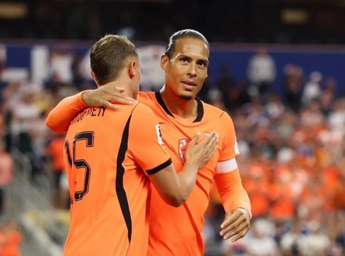 «Σκαστή» κεφαλιά του Φαν Ντάικ και 1-0 η Ολλανδία (vid)