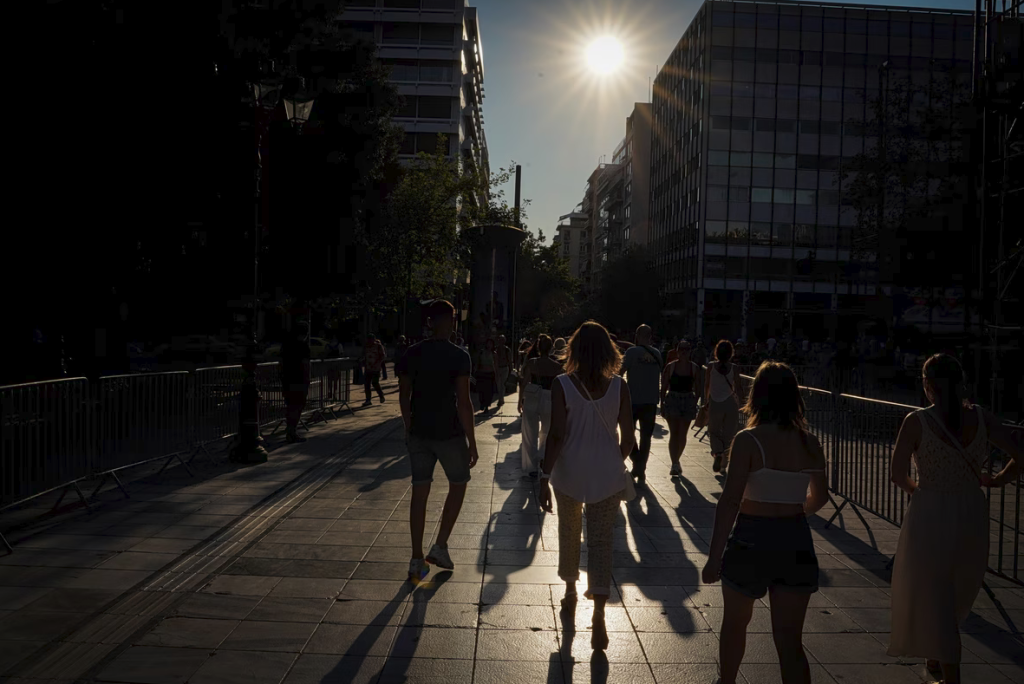 Εφιαλτικό σκηνικό στην Ευρώπη: Καταρρίπτονται τα ρεκόρ θερμοκρασίας καθώς ο φονικός καύσωνας κινείται ανατολικά